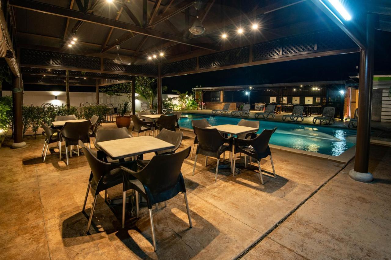 Riverra Inn Langkawi Куах Экстерьер фото