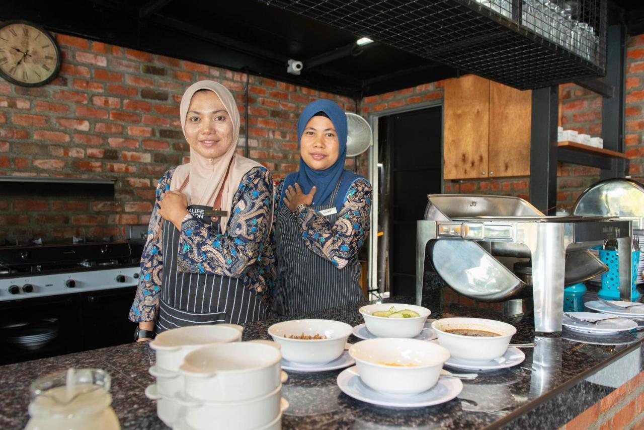 Riverra Inn Langkawi Куах Экстерьер фото