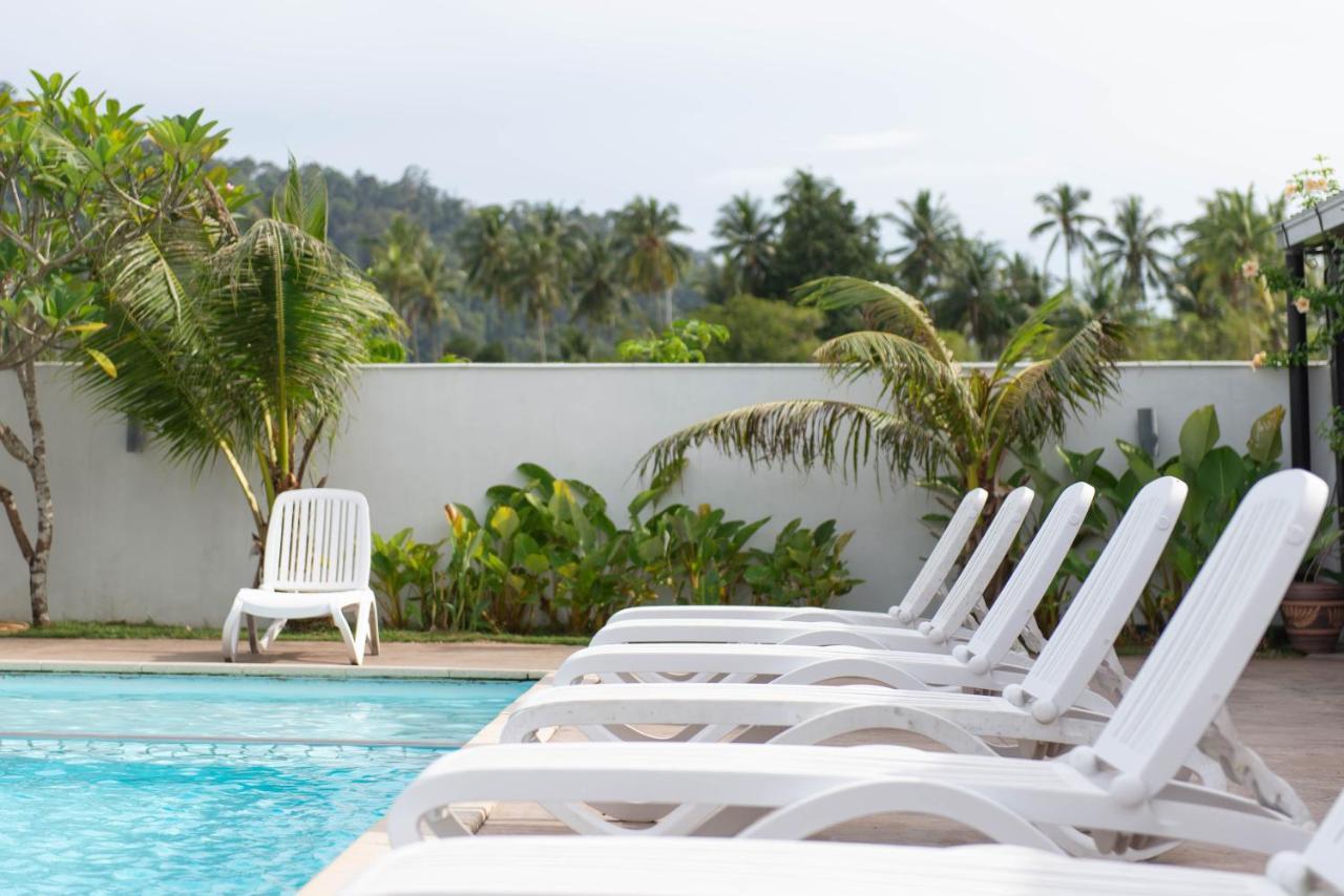 Riverra Inn Langkawi Куах Экстерьер фото