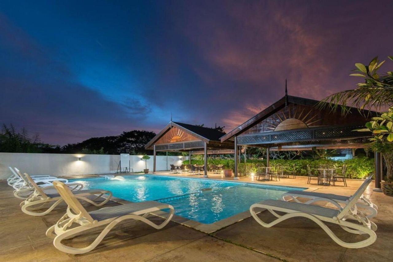 Riverra Inn Langkawi Куах Экстерьер фото